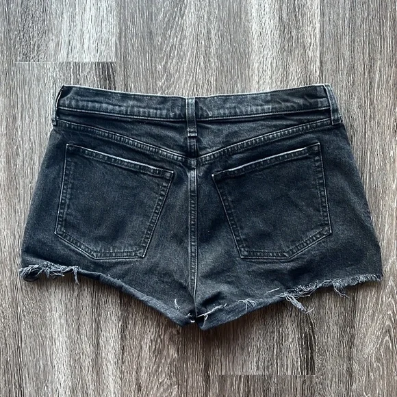 Abercrombie and Fitch The Mom Short Mid Rise | Black | Size 30/10 - Picture 4 of 4